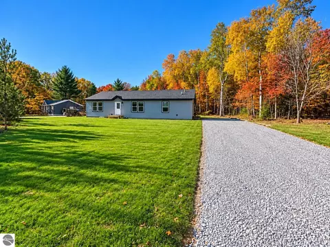 511 Ottawa Trl, Buckley, MI 49620