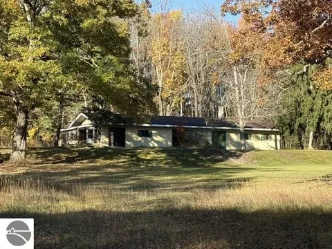 971 N Al Moses Rd, Lake City, MI 49651