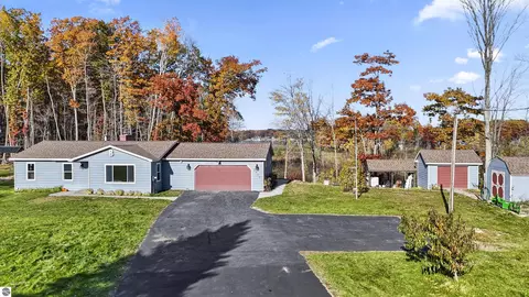 8910 W Jennings Rd, Lake City, MI 49651