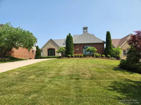 5447 Pinnacle Ct, Ann Arbor, MI 48108