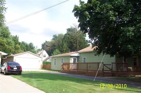 907 Maple St, Three Rivers, MI 49093 photo 1