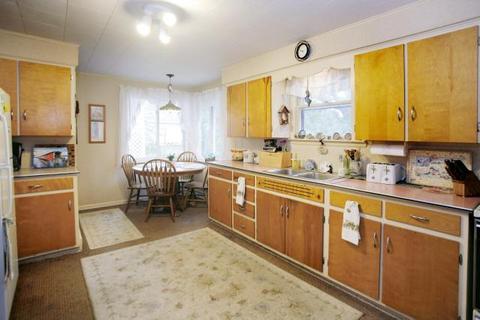 672 Melrose St, Plainwell, MI 49080 photo 6