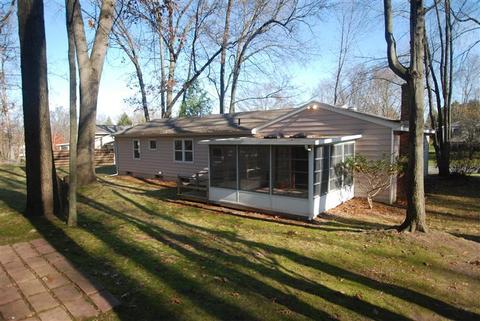 549 Adapointe Dr SE, Ada, MI 49301 photo 2