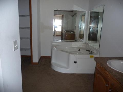 2090 E Maple Rd, Clare, MI 48617 photo 9