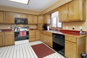 1096 11th St, Plainwell, MI 49080 photo 6