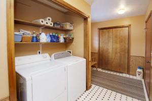 1096 11th St, Plainwell, MI 49080 photo 9
