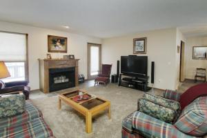 1096 11th St, Plainwell, MI 49080 photo 3