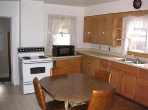 808 Maple St, Manistee, MI 49660 photo 2