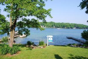 264 E Gull Lake Dr, Augusta, MI 49012 photo 2