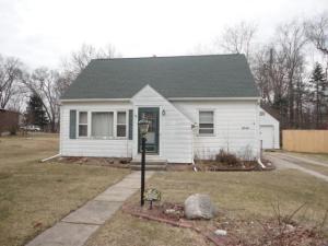 1049 Pearl St, Belding, MI 48809 photo 2