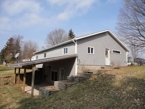 312 Ridge St, Stanton, MI 48888 photo 3
