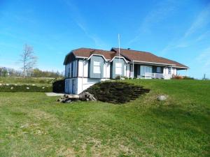 57687 M-62, Cassopolis, MI 49031 photo 2