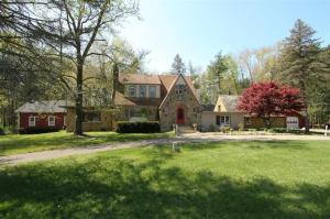 156 11th St, Plainwell, MI 49080 photo 1