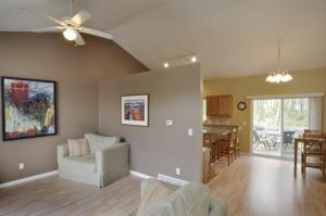 22 Overlook Dr, Plainwell, MI 49080 photo 2