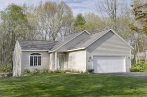 22 Overlook Dr, Plainwell, MI 49080 photo 1