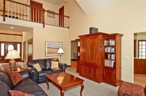 19139 Hoffmaster Dr, Spring Lake, MI 49456 photo 4