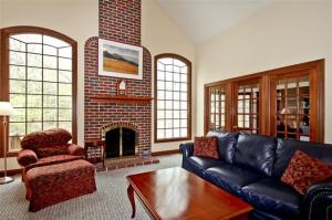 19139 Hoffmaster Dr, Spring Lake, MI 49456 photo 2