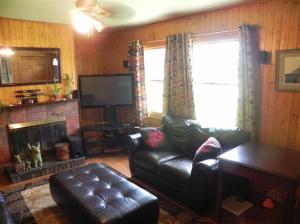 407 S Sunset St, Plainwell, MI 49080 photo 3