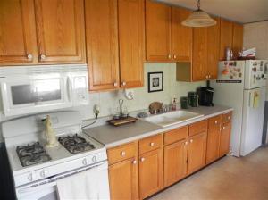 407 S Sunset St, Plainwell, MI 49080 photo 4