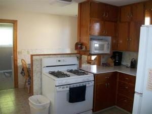 284 Eighth St, Manistee, MI 49660 photo 4