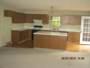 104 Beech St, Freeport, MI 49325 photo 2