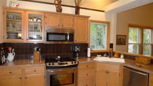 652 Abbey Ml SE, Ada, MI 49301 photo 3