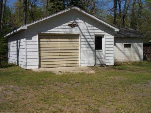 6521 Robin Dr, Harrison, MI 48625 photo 2