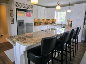 429 Midlakes Blvd, Plainwell, MI 49080 photo 3