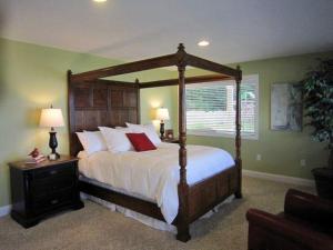 429 Midlakes Blvd, Plainwell, MI 49080 photo 14