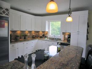 429 Midlakes Blvd, Plainwell, MI 49080 photo 9