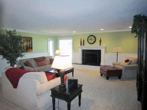 429 Midlakes Blvd, Plainwell, MI 49080 photo 4