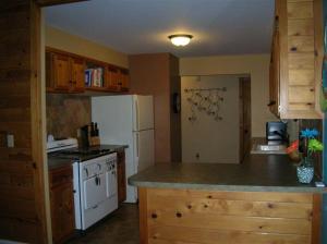 7576 E 76th St, Newaygo, MI 49337 photo 2