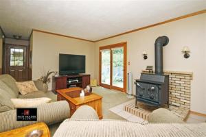 184 109th, Plainwell, MI 49080 photo 3