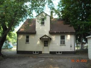 406 Mcomber St, Dowagiac, MI 49047 photo 2