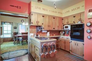 8868 36th St SE, Ada, MI 49301 photo 5