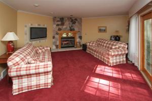 338 Southfork Dr, Plainwell, MI 49080 photo 7