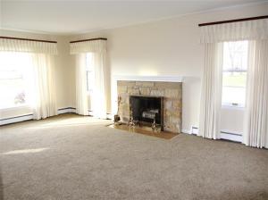 623 Amity St, Lowell, MI 49331 photo 2