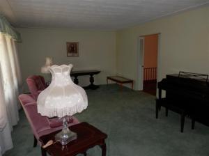 608 Devonshire Dr, Sturgis, MI 49091 photo 3
