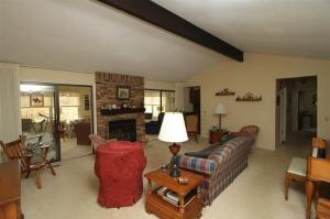 664 Glenview, Plainwell, MI 49080 photo 4