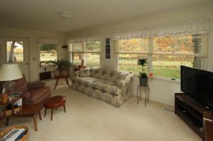 664 Glenview, Plainwell, MI 49080 photo 9