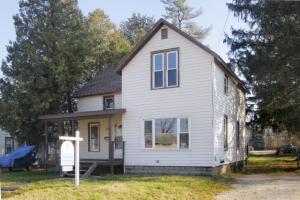 404 5th St, Three Rivers, MI 49093 photo 2