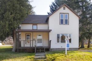 404 5th St, Three Rivers, MI 49093 photo 1