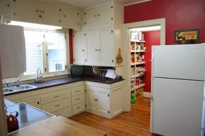 121 E Savidge St, Spring Lake, MI 49456 photo 4
