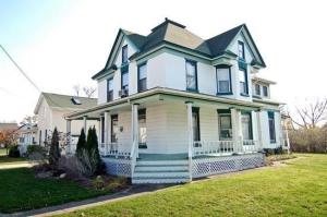 104 E Beech St, Three Oaks, MI 49128 photo 1