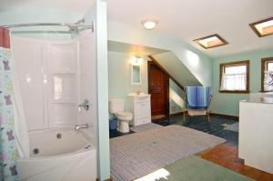 104 E Beech St, Three Oaks, MI 49128 photo 7