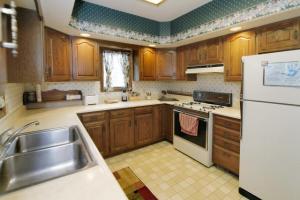 418 W Chart St, Plainwell, MI 49080 photo 9