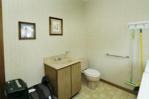 418 W Chart St, Plainwell, MI 49080 photo 10