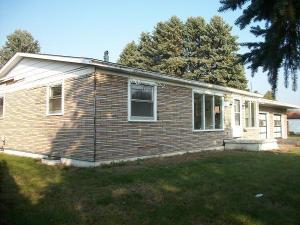 506 W Pine St, Edmore, MI 48829 photo 2