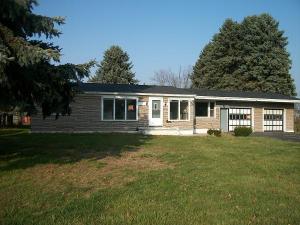 506 W Pine St, Edmore, MI 48829 photo 1