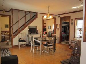 470 Eighth St, Manistee, MI 49660 photo 4